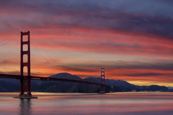 Kolorowy Zachód Słońca Przy Moście Golden Gate San Francisco Kalifornia — Zdjęcie stockowe