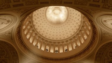 San Francisco, California Usa - 23 Ocak 2020: Kubbe San Francisco Belediye Binası içinde Ana Rotunda