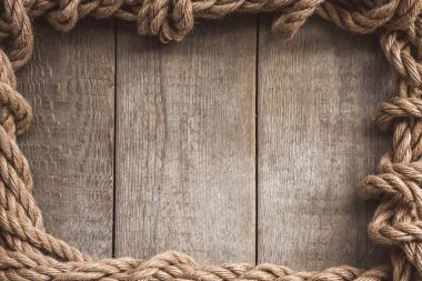 ahşap arka plan karede ip