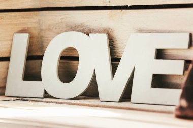 ahşap plakalar arka plan üzerinde kelime aşk