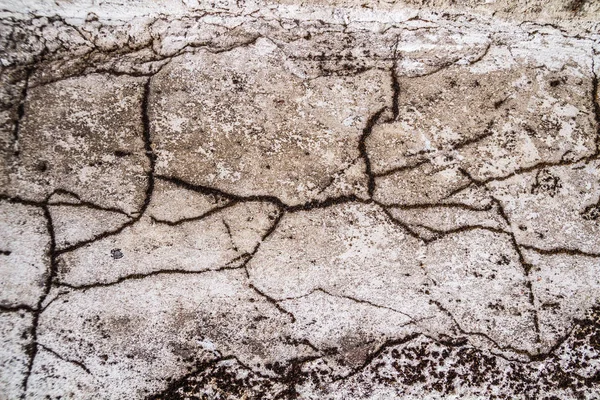 Pared de cemento de hormigón grunge con grieta en edificio industrial, ideal para su diseño y textura de fondo — Foto de Stock