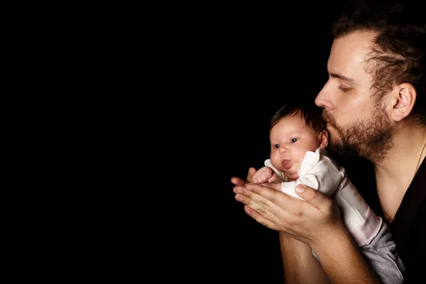 Studioporträt Eines Gut Aussehenden Muskulösen Mannes Schwarzem Shirt Der Ein — Stockfoto