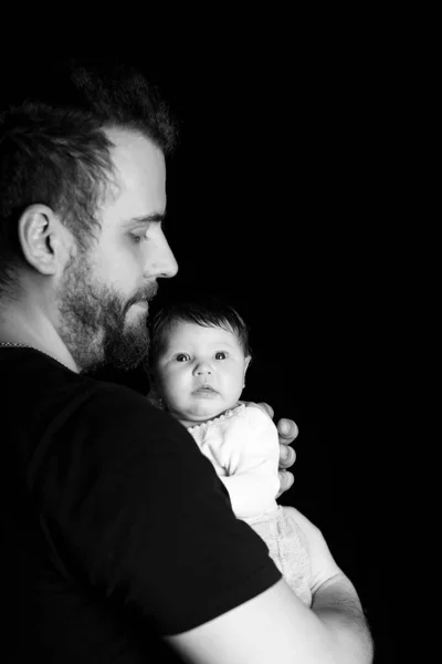 Studioporträt Eines Gut Aussehenden Muskulösen Mannes Schwarzem Shirt Der Ein — Stockfoto