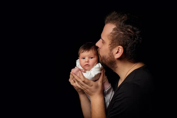 Studioporträt Eines Gut Aussehenden Muskulösen Mannes Schwarzem Shirt Der Ein — Stockfoto