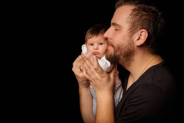 Studioporträt Eines Gut Aussehenden Muskulösen Mannes Schwarzem Shirt Der Ein — Stockfoto