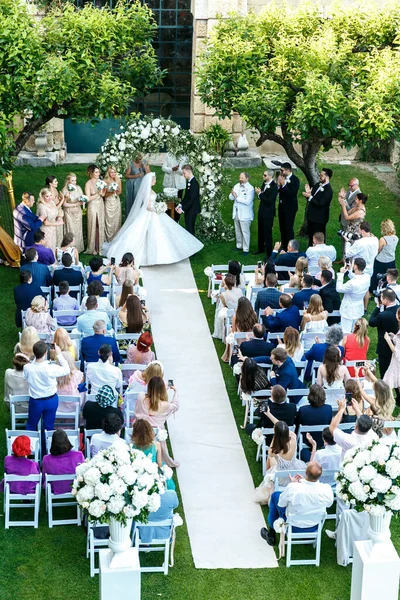 Свадьба Открытым Небом Дворе Старой Итальянской Виллы Вид Сверху Гости — стоковое фото