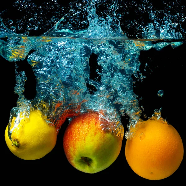 Whole Orange Lemon Apple Water Black Background Fresh Fruit Water — Stock Photo, Image