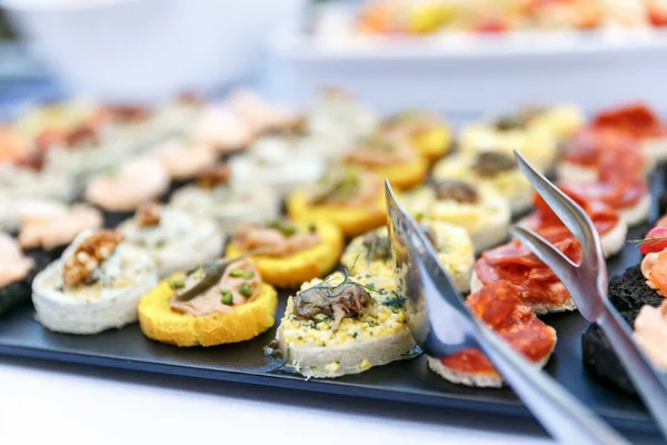 Outdoor Banquet Table Many Snacks Delicacies — Stock Photo, Image