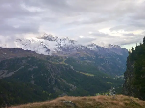 Romantische alpine Landschaft im Herbst — Stockfoto