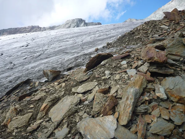 Escalada de la ruta rocosa a la montaña Grossglockner — Foto de Stock