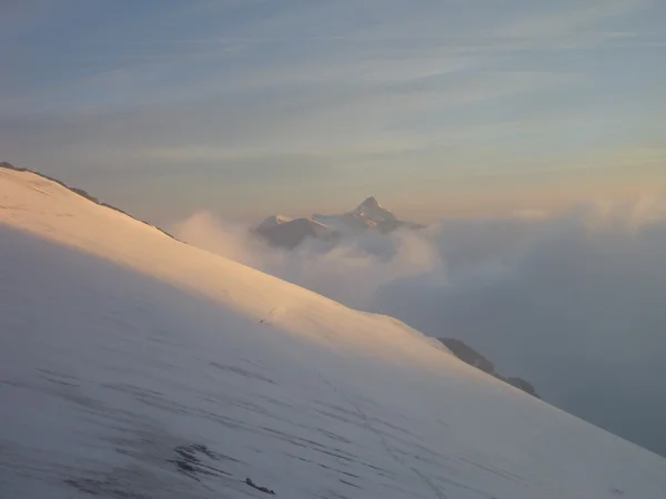 Grossglockner dağ tırmanma kayalık yol — Stok fotoğraf