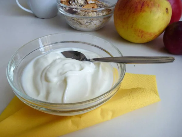 Tazón de yogur blanco sano fresco — Foto de Stock