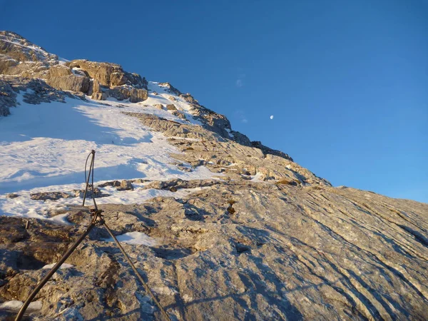Escalando la montaña watzmann temprano en la mañana — Foto de Stock