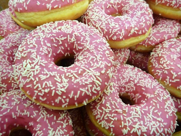 Süße runde Farbe dekorierte Donuts — Stockfoto