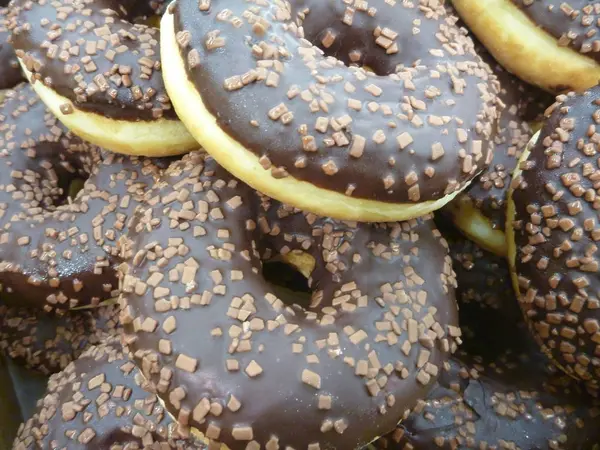 Süße runde Farbe dekorierte Donuts — Stockfoto