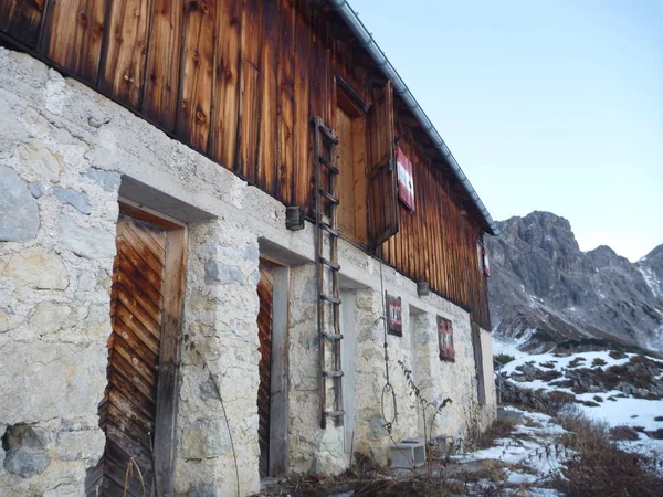 Hofpurgl hutte horské chaty v rakouských Alpách — Stock fotografie