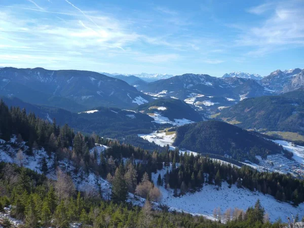 Στις αρχές του χειμώνα trekking στο πανέμορφο salzkammergut — Φωτογραφία Αρχείου