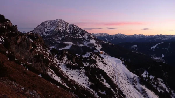 Romántico atardecer en las montañas salzkammergut — Foto de Stock