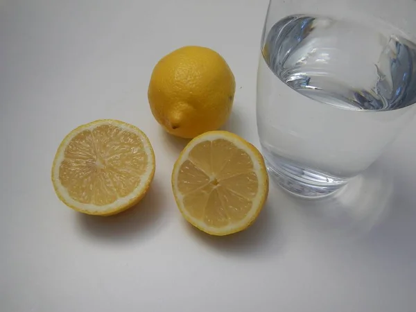 Glass of pure water with lemon — Stock Photo, Image