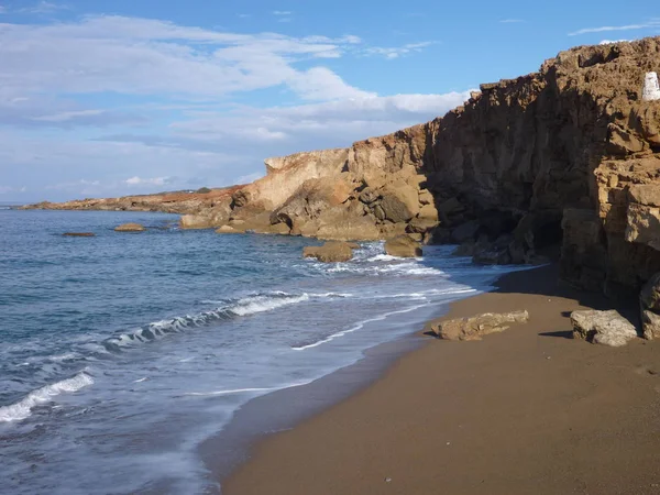 Costa rochosa na península de akamas em cyprus — Fotografia de Stock