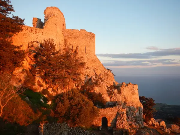 Kantara castle in cyprus in a romanric sunrise — Stock Photo, Image