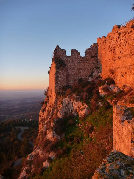 Castillo de kantara en cyprus en un amanecer romanric — Foto de Stock