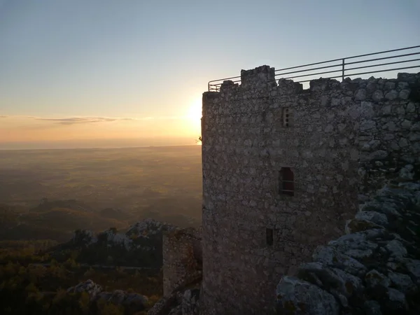 Castillo de kantara en cyprus en un amanecer romanric — Foto de Stock