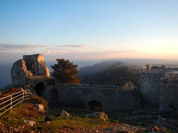 Kantara castle in cyprus in a romanric sunrise — Stock Photo, Image