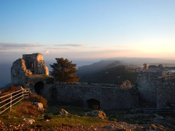 Castillo de kantara en cyprus en un amanecer romanric — Foto de Stock