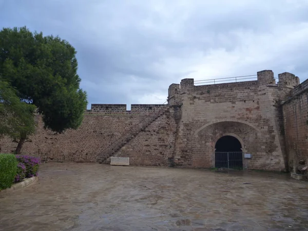 Conservado fuerte fortificación de la ciudad famagusta — Foto de Stock