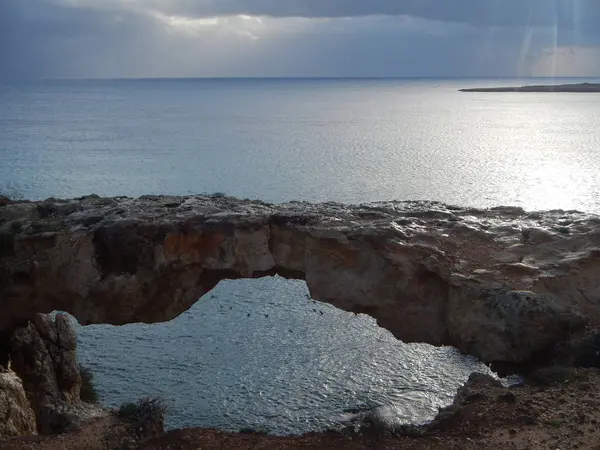 Arco de ponte de rocha em cavo greko em cyprus — Fotografia de Stock