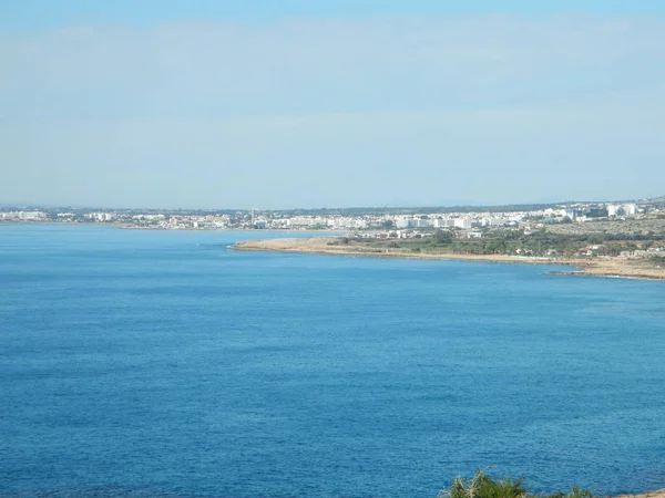 Schöne felsige Küste Zyperns — Stockfoto