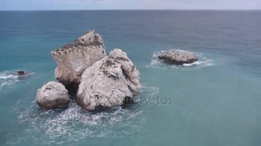 Petra tou Romiou efsanevi rock sakin deniz