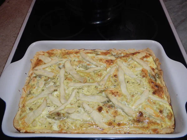 Gâteau à la crème aux oignons et fromage frais chaud et savoureux — Photo