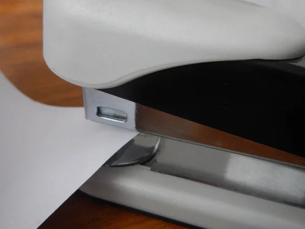 Detalhe de um grampeador de escritório — Fotografia de Stock