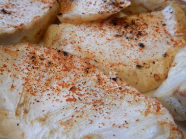 sağlıklı bir akşam yemeği olarak ızgara kereviz bölümünü