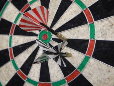 Kırmızı ve siyah Dart ünlü oyun için