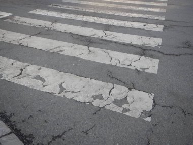 siyah ve beyaz zebra yaya geçidi