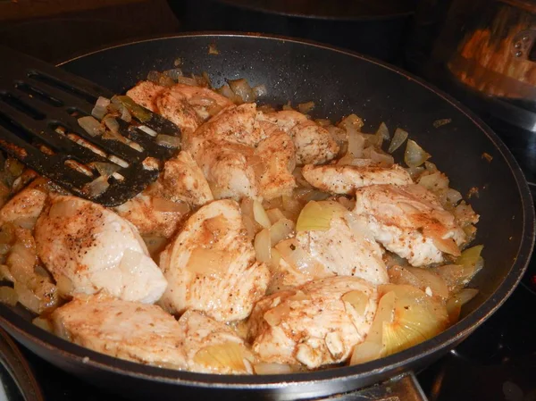 Preparação de cozinha de uma carne de frango — Fotografia de Stock
