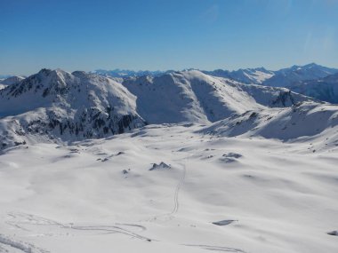 Kış skitouring ve Avusturya Alpleri'nde tırmanma