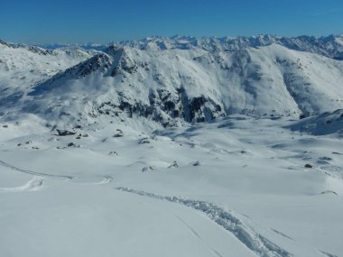Kış skitouring ve Avusturya Alpleri'nde tırmanma