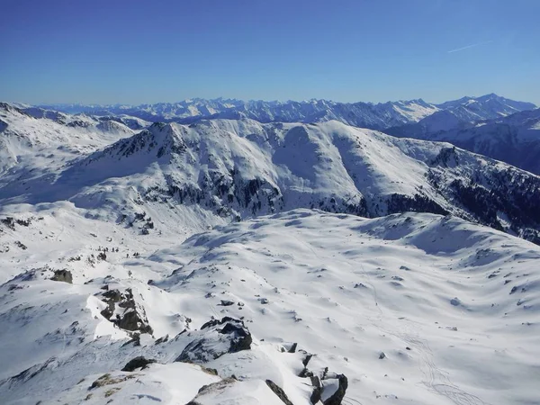 Winter skitouring en klimmen in de Oostenrijkse Alpen — Stockfoto