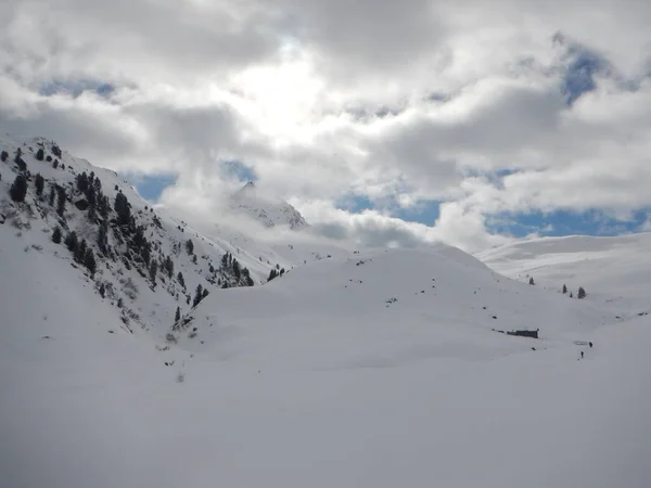 Téli skitouring és a hegymászás, osztrák Alpokban — Stock Fotó