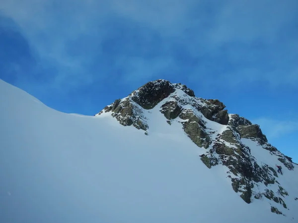 Inverno skitouring e escalada em alpes austríacos — Fotografia de Stock