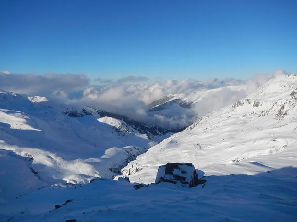Glisse et escalade hivernales dans les Alpes autrichiennes — Photo