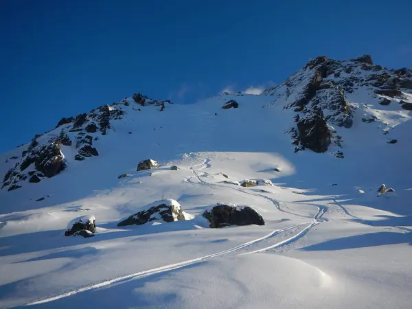 Skitouring de invierno y escalada en los alpes austriacos — Foto de Stock