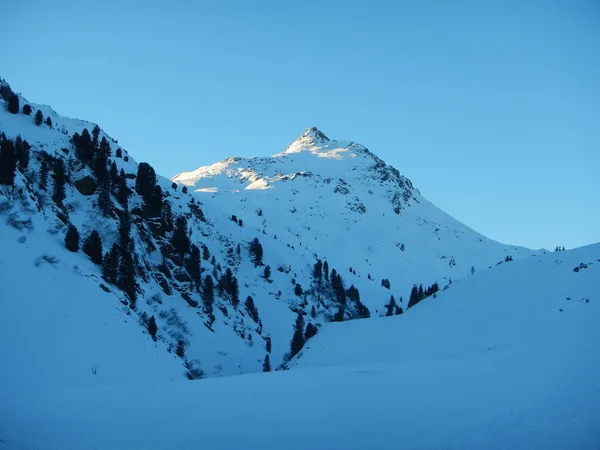 Skitouring de invierno y escalada en los alpes austriacos —  Fotos de Stock