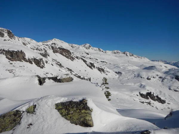 Skiturowe zimą i wspinaczki w regionie Alpy Austriackie — Zdjęcie stockowe