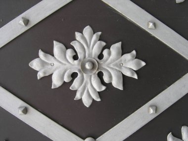 Dekoratif oyma demir kapı desen  