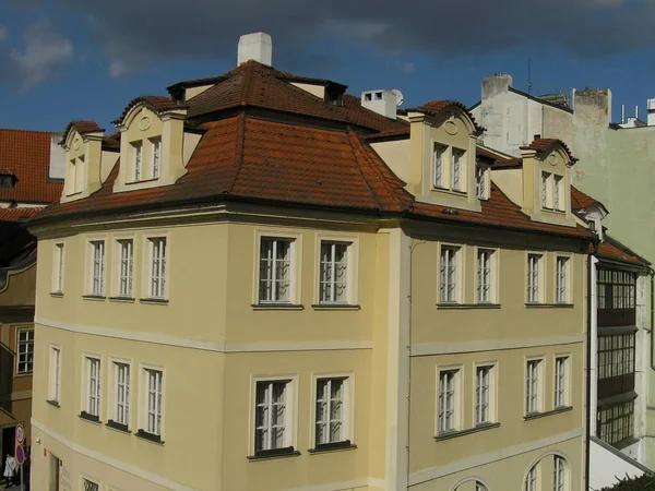 Ιστορικά σπίτια στο διάσημο Πράγας kampa — Φωτογραφία Αρχείου